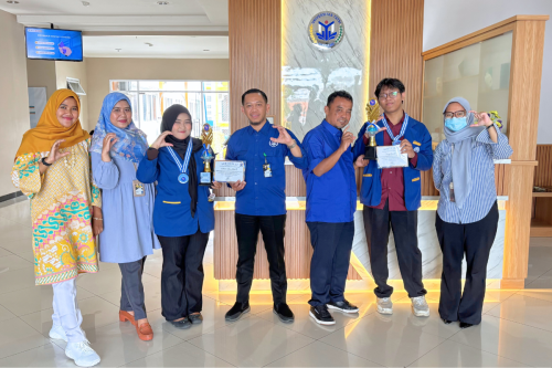 Prestasi Mahasiswa Universitas Yatsi Madani di Ajang English Speech